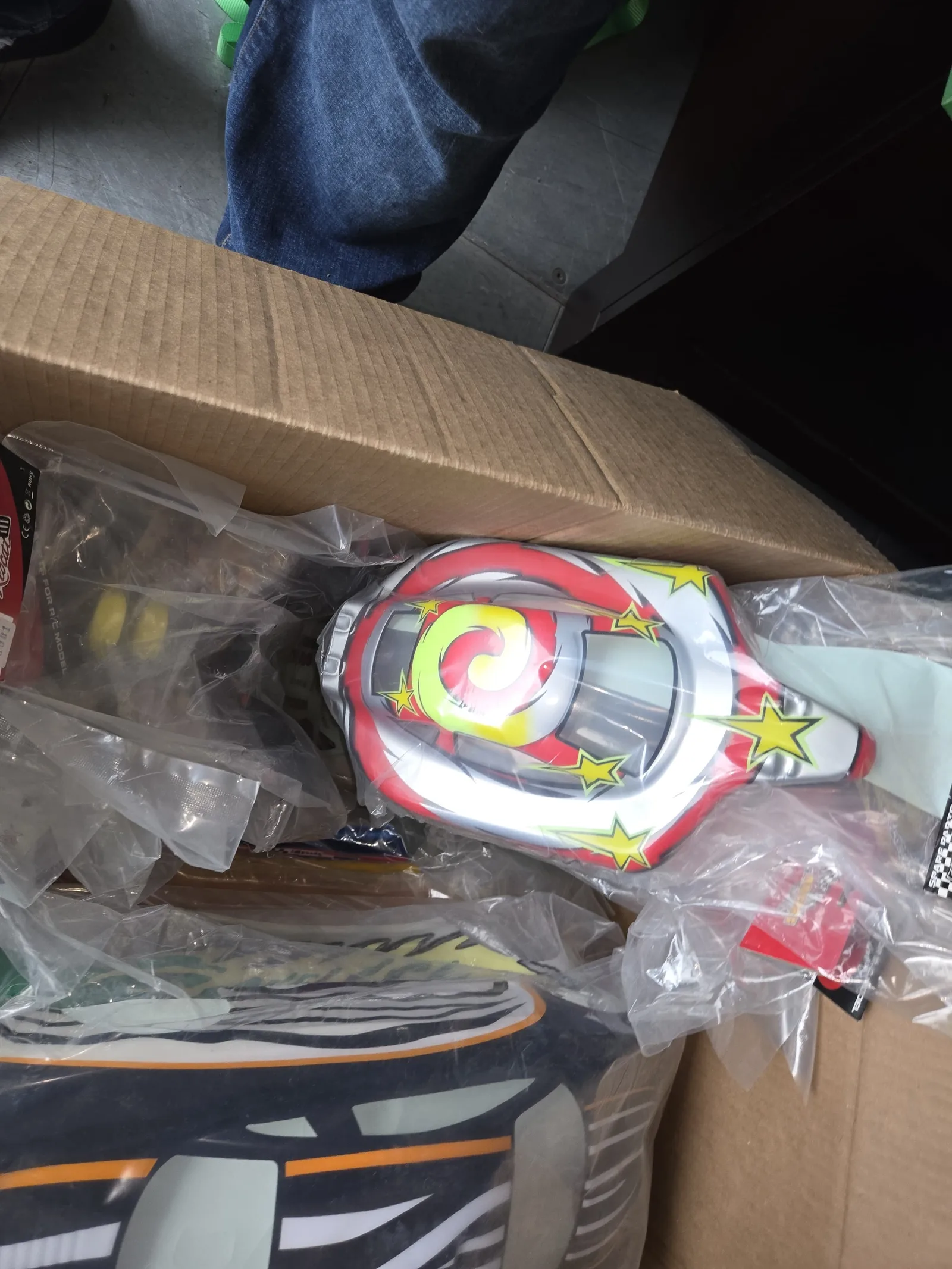 213 RC bodies cars with 275 parts of tires and wheels